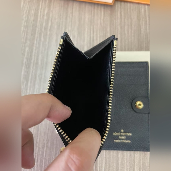 Louis Vuitton Lisa Wallet - Picture 12 of 16